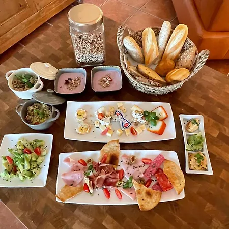 Casira, Casitas En Kamers, Vinuela, Andalucia 住宿加早餐酒店